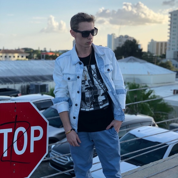 Meet your Posher, Chase - Picture 4 of 8